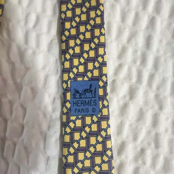 HERMÈS PARIS 630 TA Yellow Gray Links Chains Pointed French Tie Hermes 100% Silk
